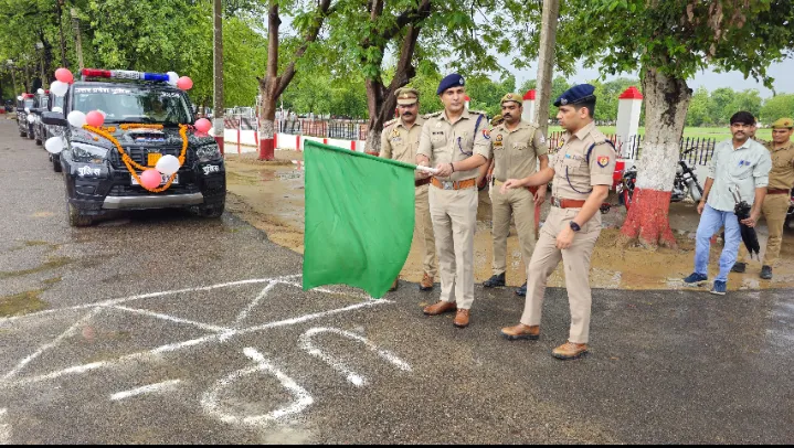 एसपी दीपक भूकर ने 04 नवीन डायल-112 वाहनों को हरी झण्डी दिखाकर किया रवाना