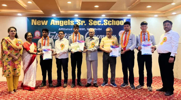 न्यू एंजिल्स सीनियर सेकेंडरी स्कूल में मेधावी छात्रों का हुआ भव्य सम्मान