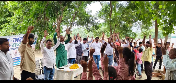 भूजल संवाद कर पानी बचाने हेतु किया जागरूक