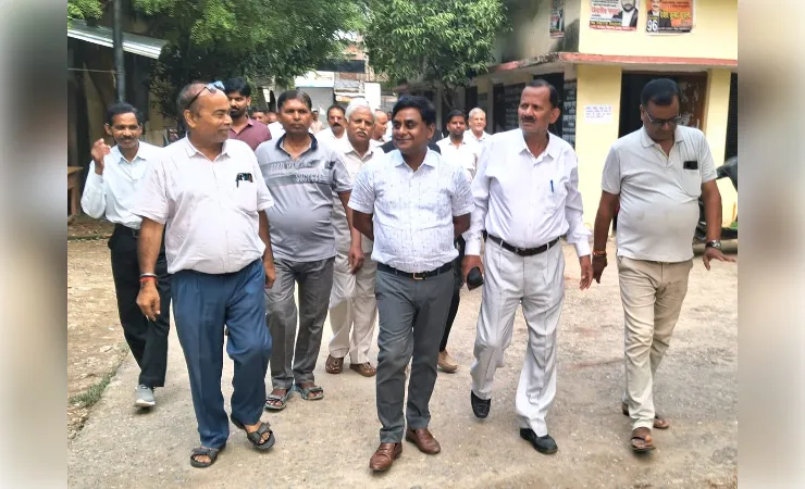 कार्यभार ग्रहण करते ही एक्शन में दिखे नए एसडीएम, व्यवस्थाओं का लिया जायजा  