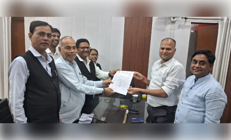 प्रस्तावित सर्किल रेट के विरोध में एडीएम से मिला अधिवक्ताओं का प्रतिनिधिमंडल, सौंपा ज्ञापन