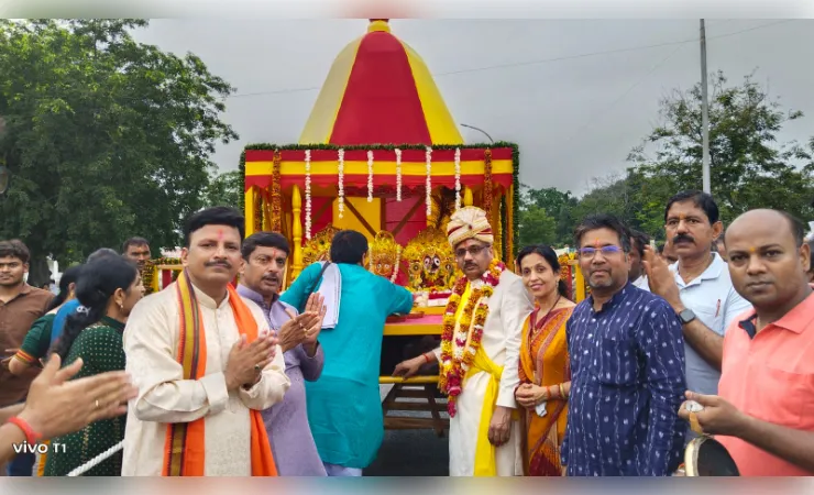 ’गाजे बाजे के साथ निकली भगवान जगन्नाथ की बहुदा यात्राएसैकड़ो श्रद्धालुओं ने खींचा रथ’
