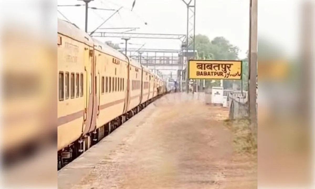 स्टेशन मास्टर बना मसीहा, ट्रेन से गिरे बालक को निकाला सुरक्षित