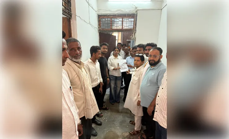 धार्मिक टिप्पणी के विरोध में मुस्लिम समाज ने सौंपा ज्ञापन, वैधानिक कार्रवाई की मांग  