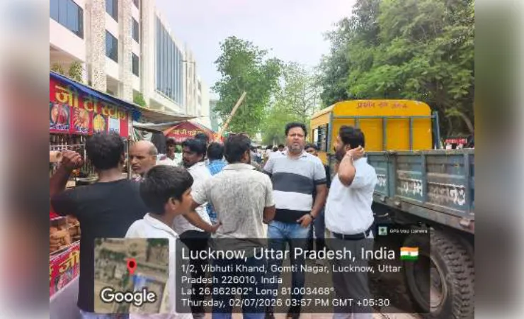 मधुरिमा होटल से गोमतीनगर स्टेशन तक हटाया अतिक्रमण, 41,000 रुपये का लिया जुर्माना 