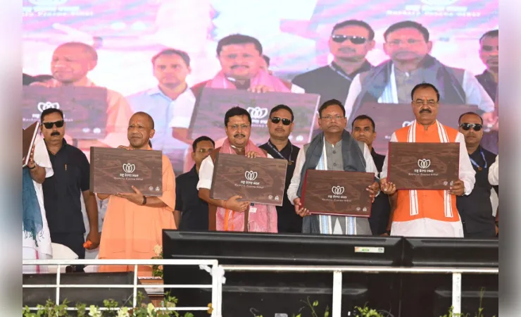 सीएम योगी आदित्यनाथ ने राष्ट्र प्रेरणा स्थल की कॉफी टेबल बुक का किया विमोचन