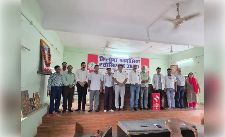 फार्मेसिस्टों ने स्व राम उजागिर पांडेय को दी श्रद्धांजलि