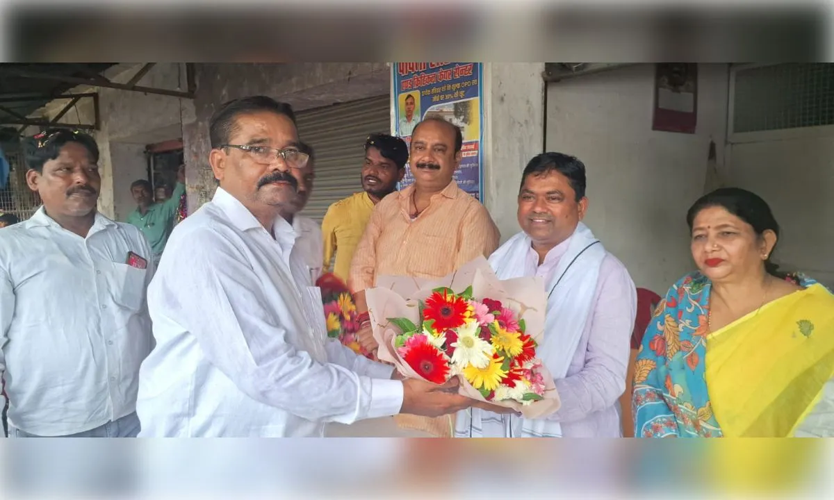भाजपा प्रदेश महामंत्री उपेंद्र सिंह रावत का भव्य स्वागत, फूलों की वर्षा से अभिनंदन