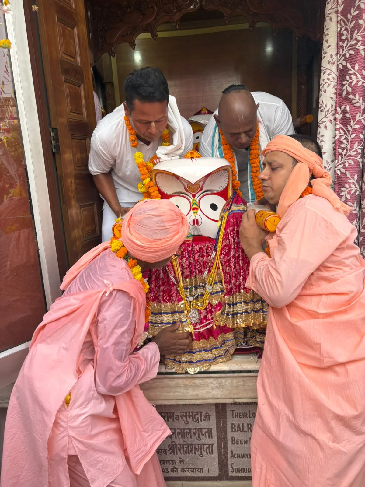 श्रृंगारित होकर नगर यात्रा पर निकले भगवान जगन्नाथ 
