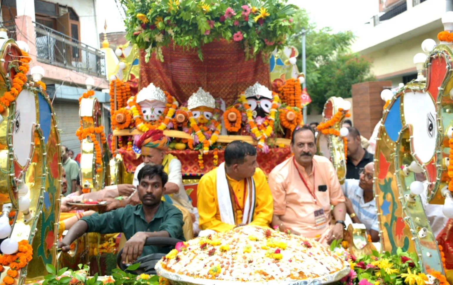भव्यता से निकली भगवान जगन्नाथ यात्रा