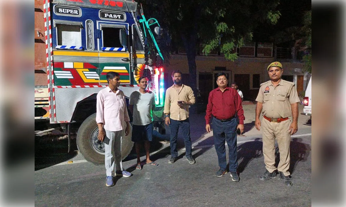 डीएम के निर्देश पर जनपद के बड़े व्यावसायिक प्रतिष्ठानों में सुरक्षा मानकों की सघन जांच