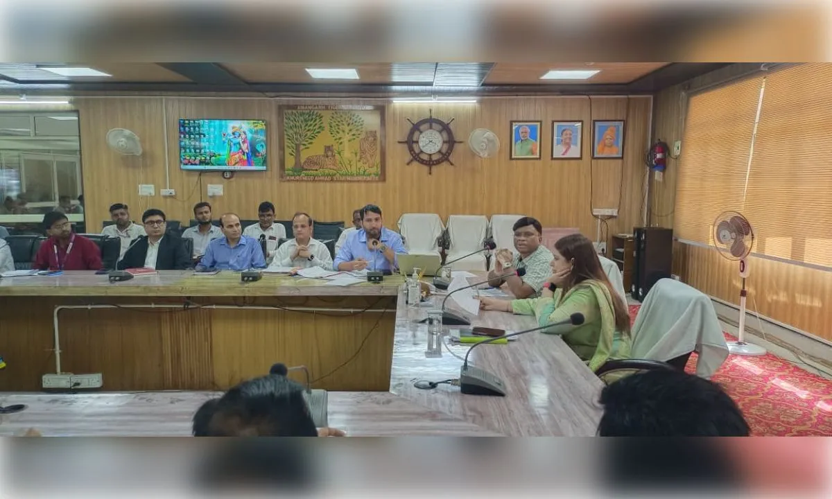 उद्योगों की समस्याओं का हो त्वरित समाधान, निवेश और रोजगार बढ़ाने पर जोर : डीएम