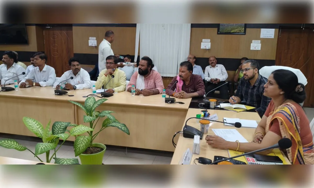 व्यापार बंधु बैठक में डीएम का बड़ा निर्देश, व्यापारियों के हित को ध्यान रखा जाए