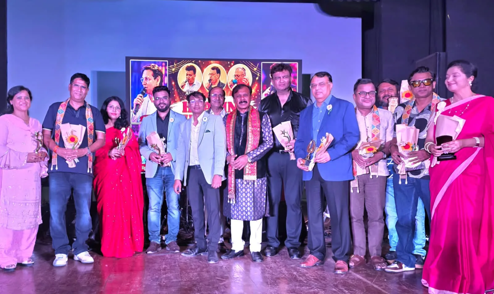 चिकित्सों ने सजाई संगीत की शाम 