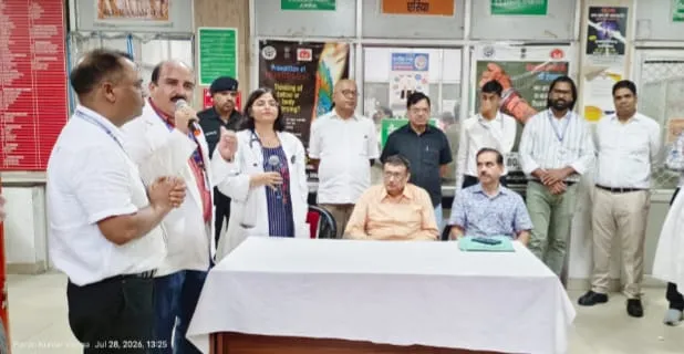 लोकबंधु चिकित्सालय के निदेशक डॉ. विवेक गुप्ता ने संभाला कार्यभार 