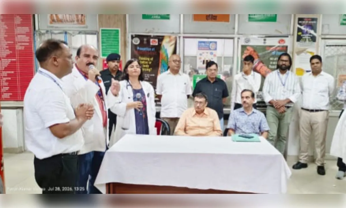 लोकबंधु चिकित्सालय के निदेशक डॉ. विवेक गुप्ता ने संभाला कार्यभार
