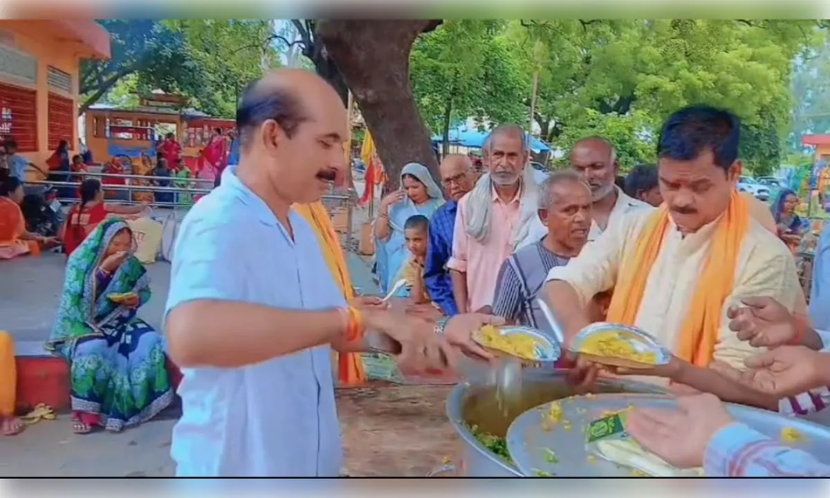 गुरु पूर्णिमा पर कालेवीर बाबा मंदिर में किया गया भंडारा, श्रद्धालुओं ने ग्राहण किए प्रसाद