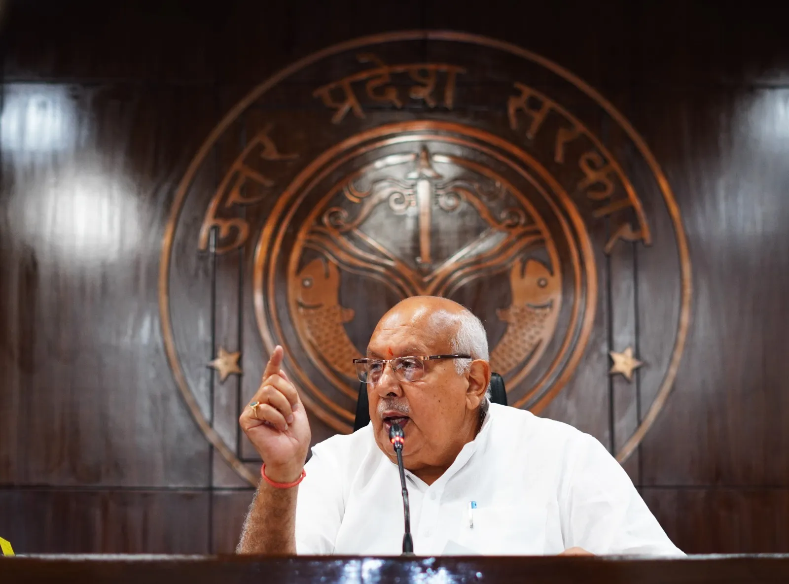 खाद है , सिस्टम और कालाबाजारी से किसान लाचार 