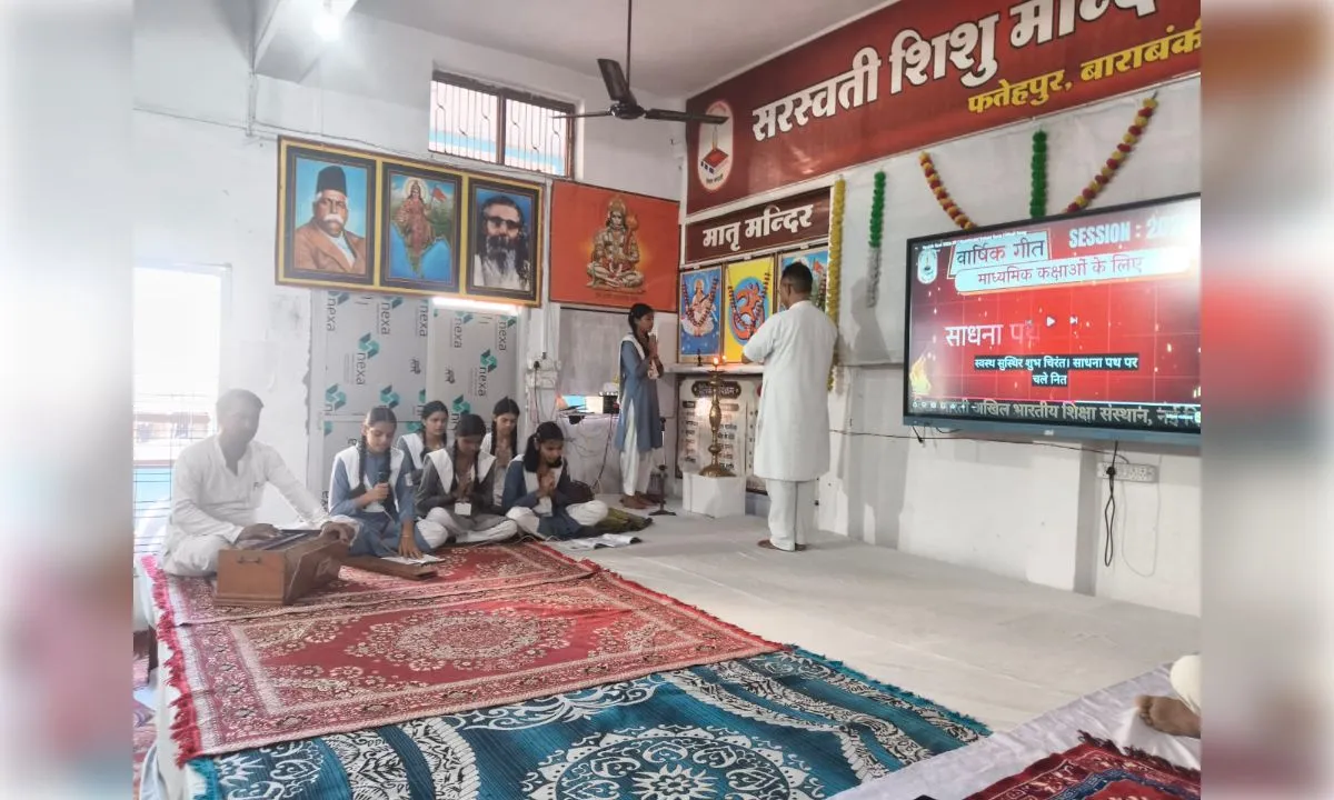 गुरु पूर्णिमा: जो अंधकार से प्रकाश में ले जाए वही है गुरु - प्रधानाचार्य