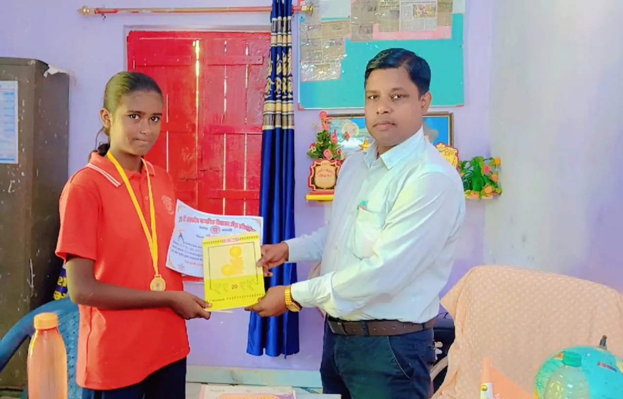 आई सी टी प्रयोग से संविलियन गुलरा बंजारा स्कूल में सीखने में बच्चों क़ी दिख रही ललक