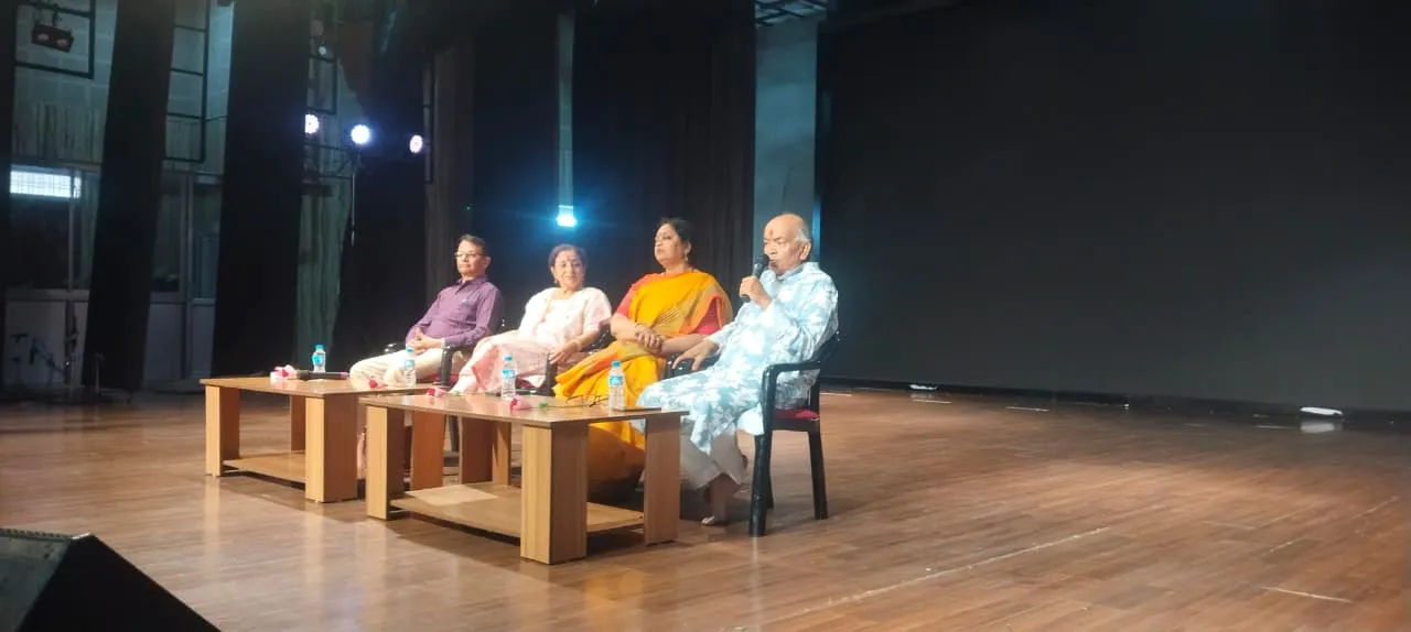 गुरु पूर्णिमा पर प्रेरक सामूहिक परिचर्चा 