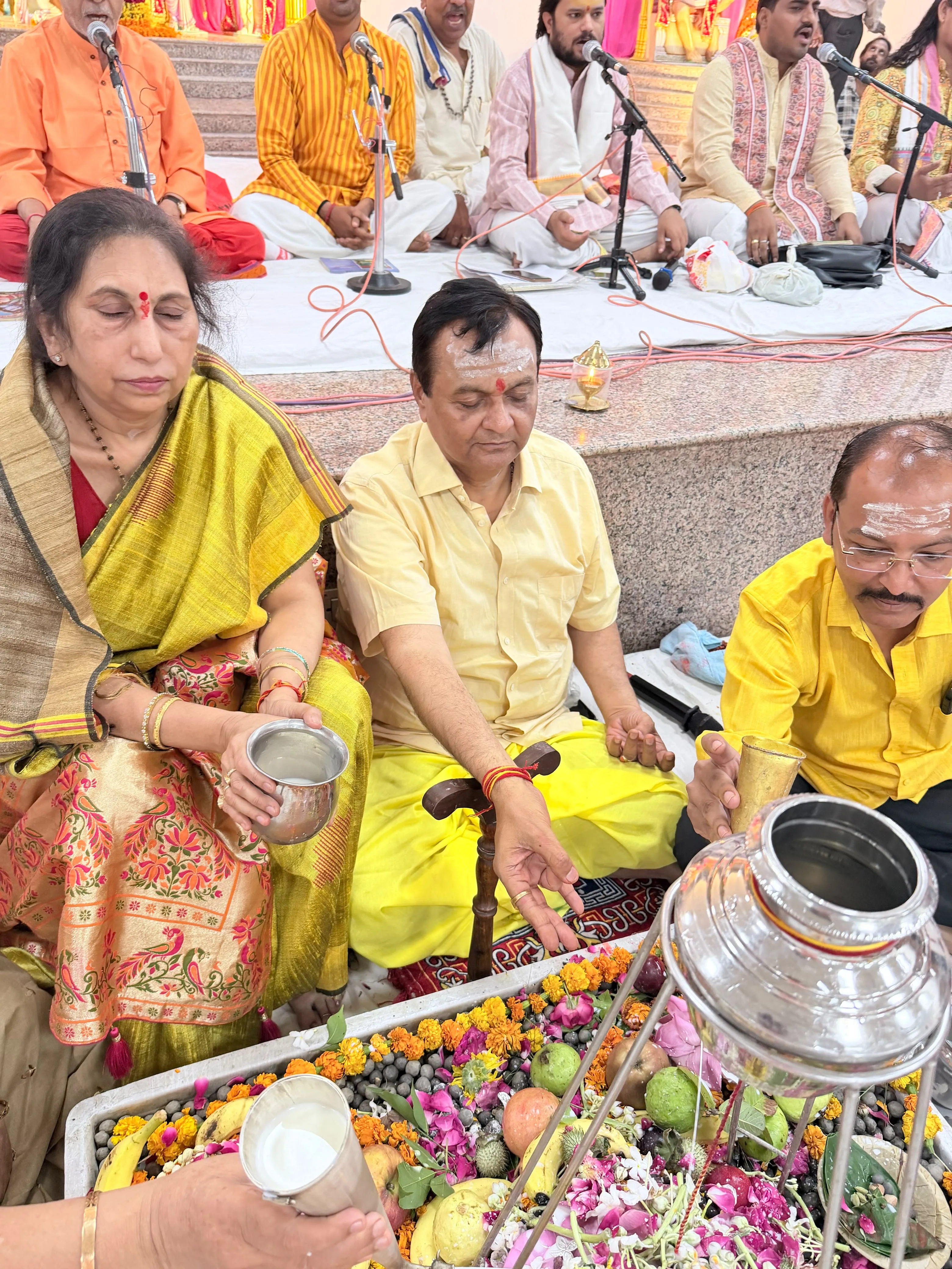 हर-हर महादेव के जयघोष के साथ रुद्राभिषेक का शुभारंभ 