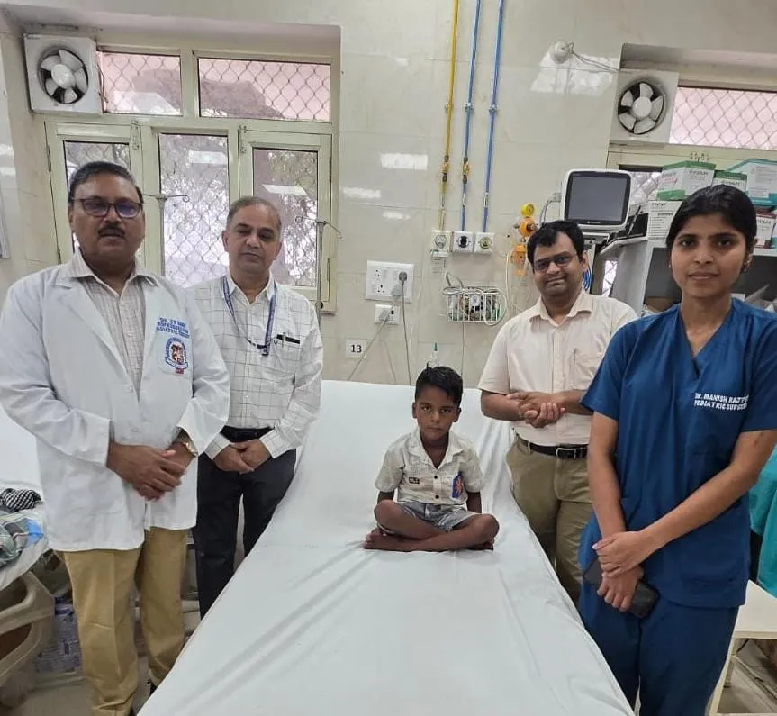 छ:साल के बच्चे के गले में खाने की नली की गांठ का हुआ इलाज
