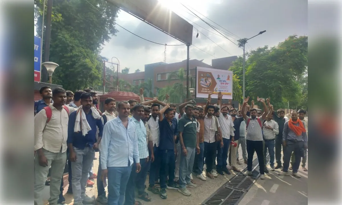 परिवहन मंत्री ने जिसे किया सम्मानित, दर-दर भटक रहा वो कंडक्टर!