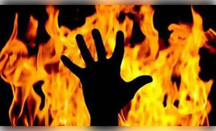 सीएम आवास के पास युवक ने की आत्मदाह की कोशिश, पुलिस की सूझबूझ से टला हादसा