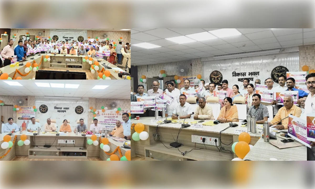 विकास भवन सभागार में आयोजित हुआ स्वास्थ्य कार्ड वितरण समारोह
