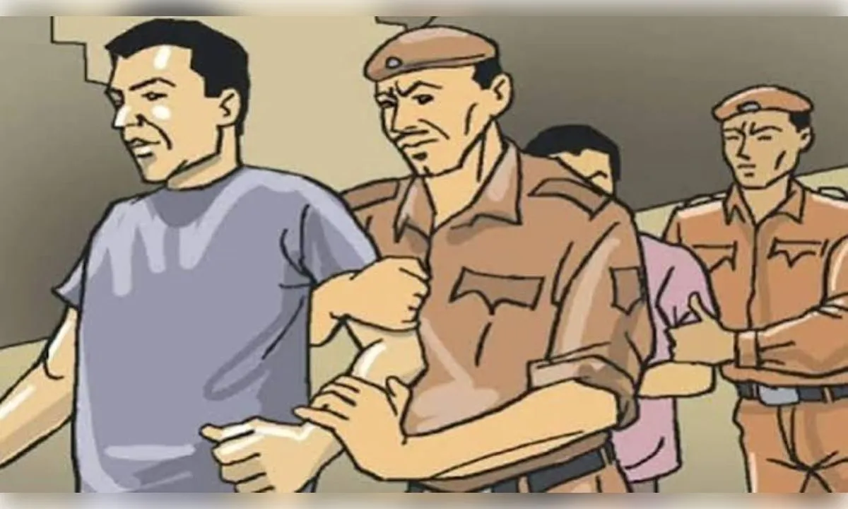 कोर्ट के आदेश पर पुलिस की बड़ी कार्रवाई, दो हिस्ट्रीशीटर समेत तीन दबोचे गए