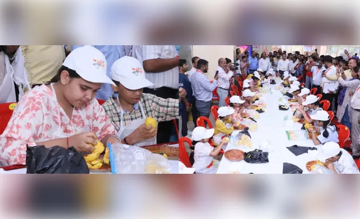 आम महोत्सव के दूसरे दिन बच्चों की आम खाने की प्रतियोगिता में दिखा उत्साह