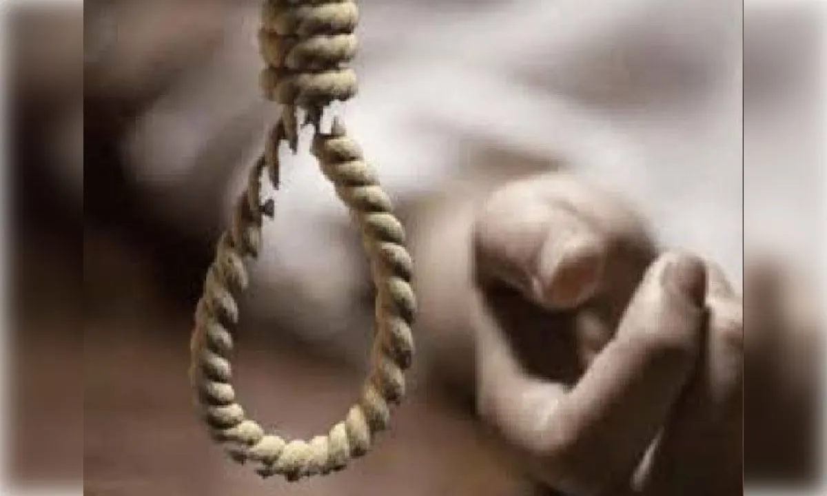 मोहनलालगंज में संदिग्ध परिस्थितियों में फंदे पर लटकता मिला विवाहिता का शव 