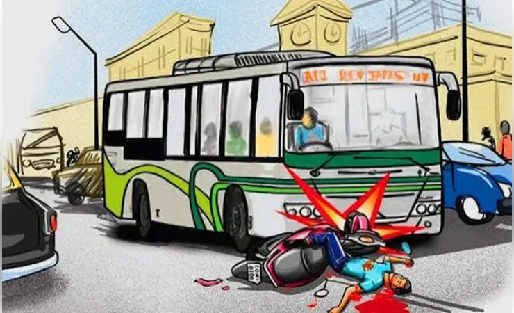 कटरा घाट पुल पर रोडवेज बस-बाइक की भीषण टक्कर, 2 गंभीर; लखनऊ रेफर