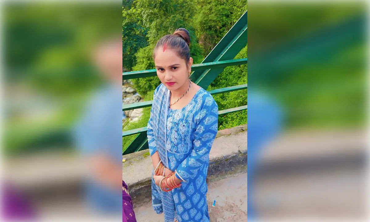 दो बच्चों की मां प्रेमी संग फरार, लाखों के जेवर लेकर हुई गायब, एफआईआर दर्ज