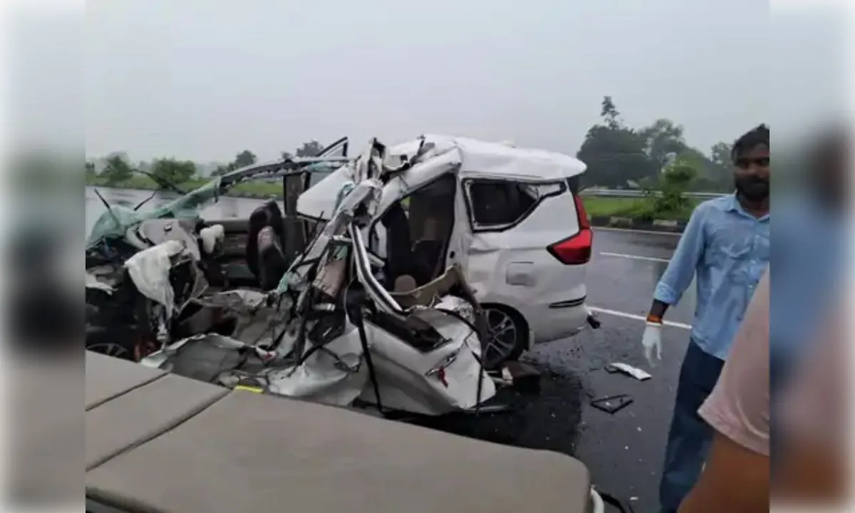 आगर मालवा में ट्रक से भिड़ी अर्टिगा, मां-बेटी की दर्दनाक मौत