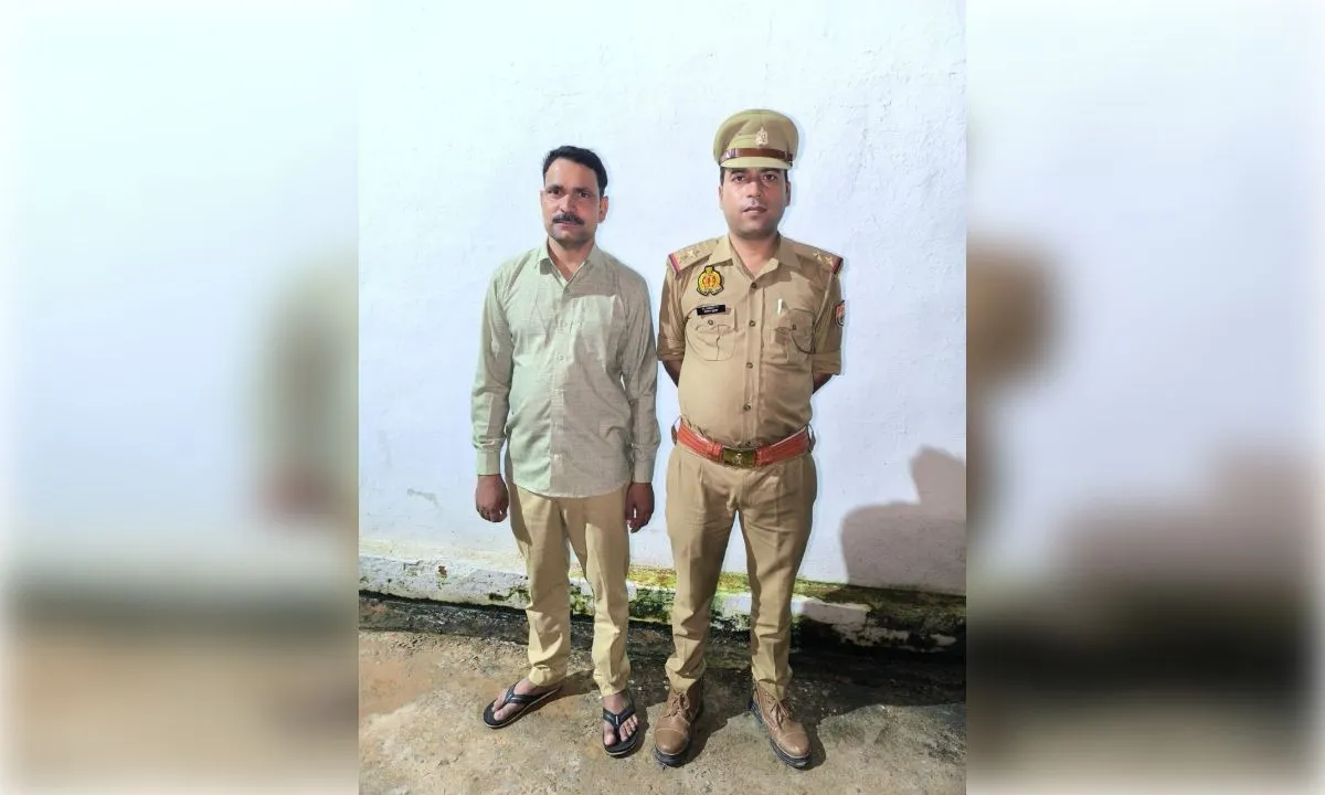 महोबा में जुआ गिरोह पर शिकंजा, 25 हजार का इनामी पकड़ा