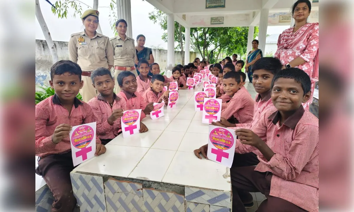 मिशन शक्ति के तहत बच्चो को पुलिस ने गुड टच-बैड टच की दी जानकारी