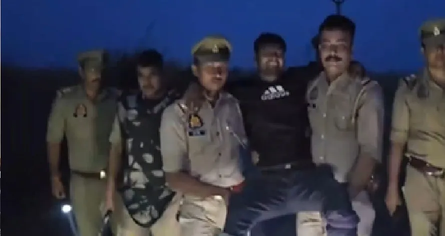 कानपुर में पुलिस से मुठभेड़ में बदमाश घायल, गिरफ्तार