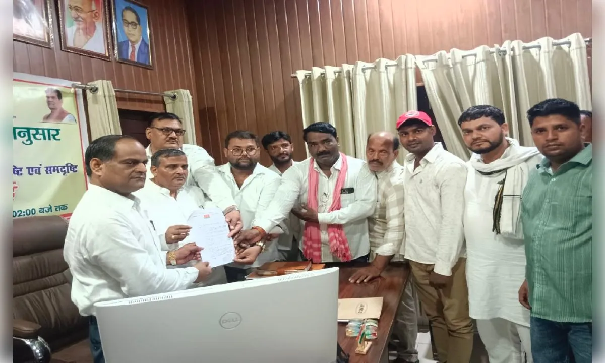 अंबेडकरनगर में हाउस टैक्स बढ़ोतरी के खिलाफ सपा मुखर, सौंपा ज्ञापन
