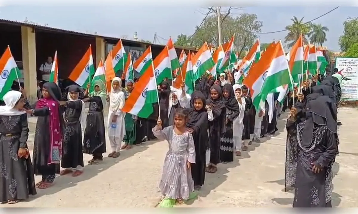 हरियाणा के नूंह में मदरसा छात्राओं ने निकाली तिरंगा यात्रा