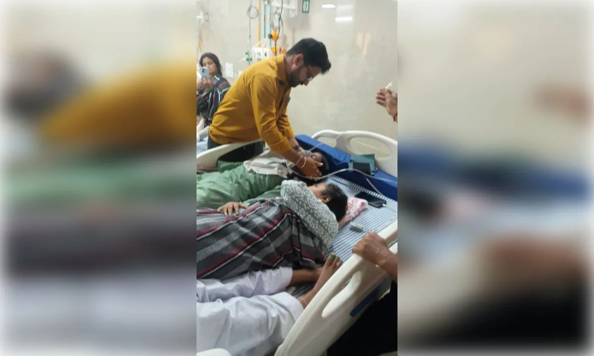 देवरिया में तिरंगा यात्रा के बाद छात्राओं की तबीयत बिगड़ी, मेडिकल कॉलेज में भर्ती
