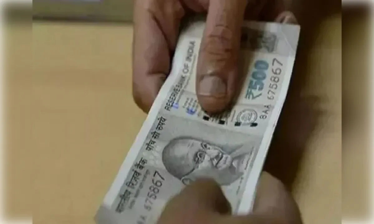 बदायूं में 12 हजार की रिश्वत लेते बिजली विभाग के दो कर्मचारी गिरफ्तार