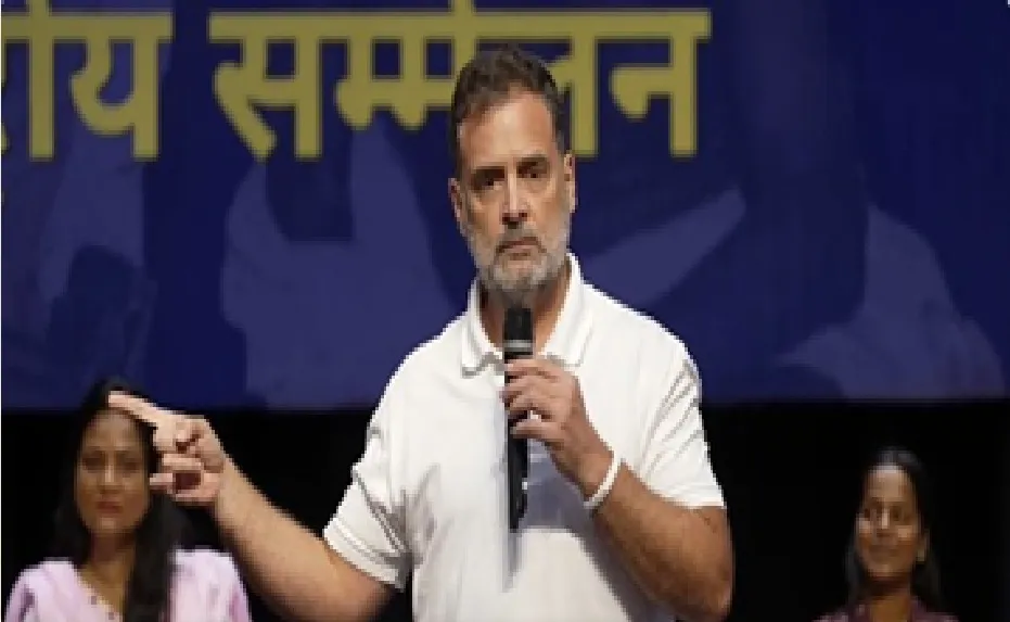 ‘दूसरे नेताओं को गले लगाना विदेश नीति नहीं’, राहुल गांधी का पीएम मोदी पर हमला