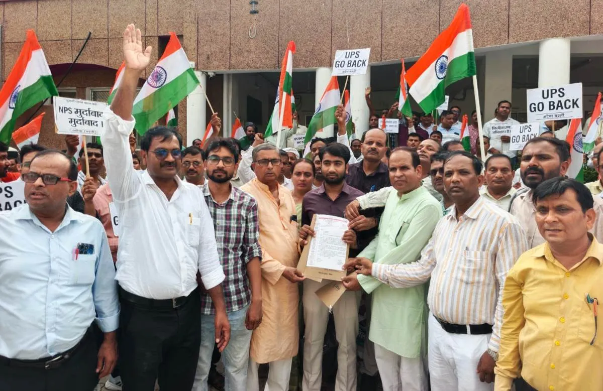 पुरानी पेंशन बहाली की मांग को लेकर अटेवा ने निकाली तिरंगा यात्राः प्रधानमंत्री, मुख्यमंत्री को भेजा ज्ञापन