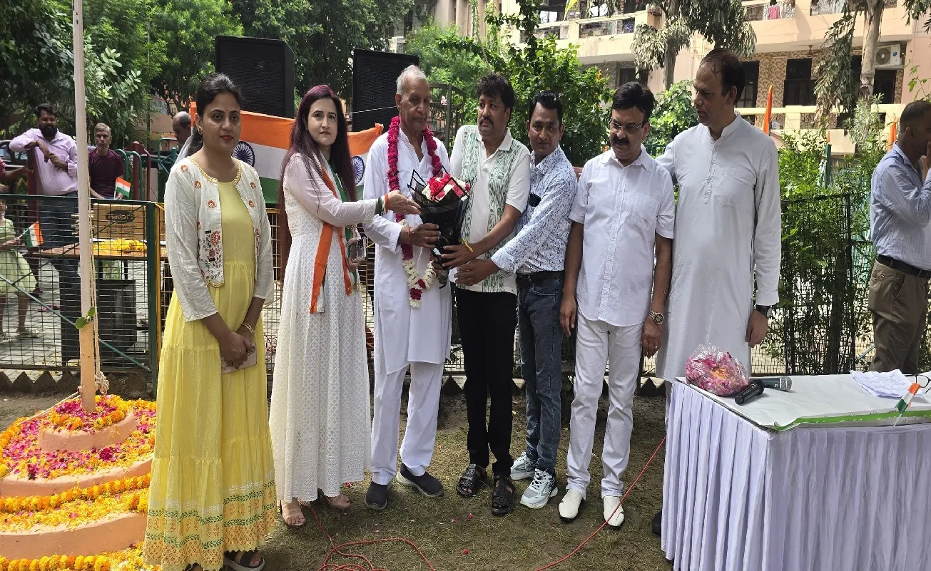 गुलमोहर एनक्लेव में धूमधाम से मनाया गया 80वां स्वतंत्रता दिवस, निकली भव्य तिरंगा यात्रा