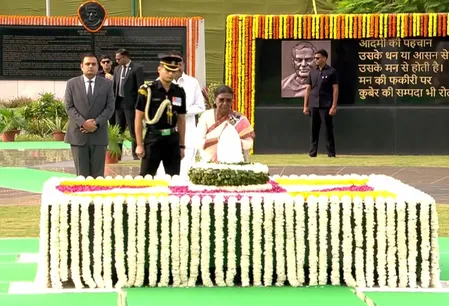 राष्ट्रपति- पीएम समेत कई नेताओं ने पुण्यतिथि पर अटल बिहारी वाजपेयी को पुष्पांजलि अर्पित की