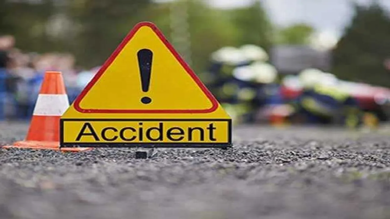 बैतालपुर में भीषण सड़क हादसा, दो कारों की टक्कर के बाद एक में लगी आग; एक की मौत