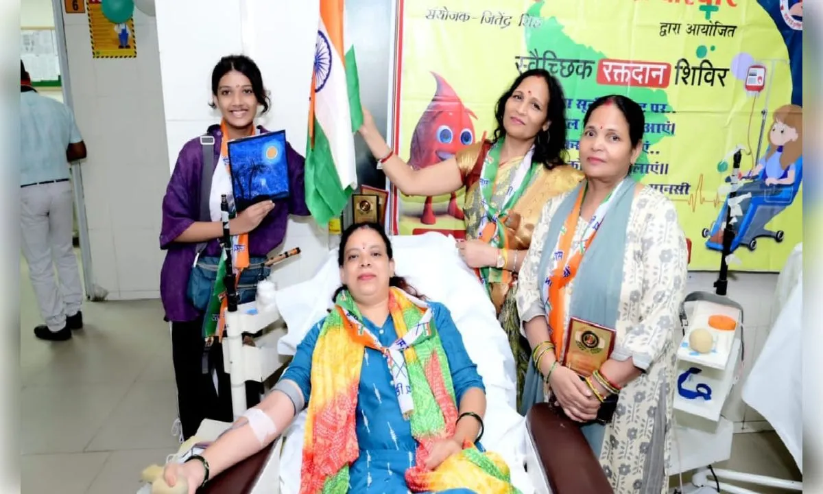 ‘एक हाथ तिरंगा, एक हाथ रक्तदान’ का संदेश, 45 लोगों ने किया स्वैच्छिक रक्तदान
