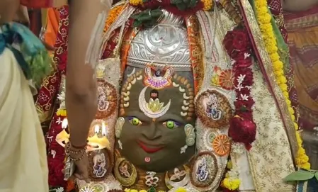 बाबा महाकाल का भव्य शृंगार, भस्म आरती में शामिल हुए बड़ी संख्या में श्रद्धालु 